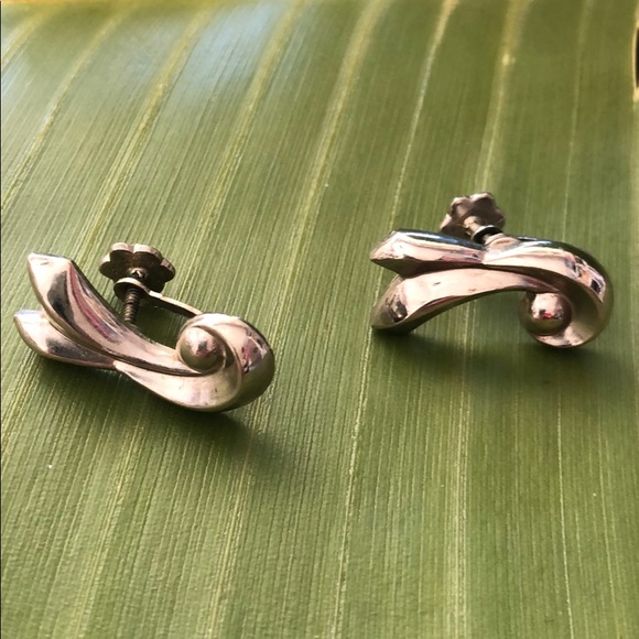 🛼Vintage Silver Tone Earrings - Picture 4 of 7